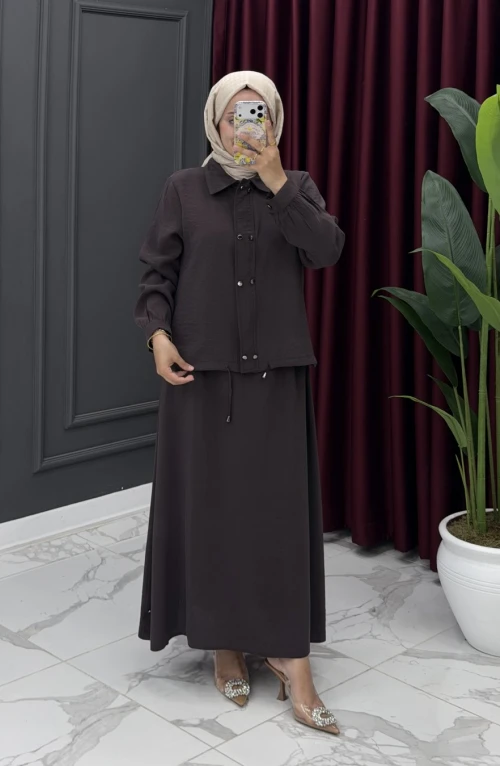 Kader Eteği Düğme Detaylı Takım - Kahve Kader Eteği Düğme Detaylı Takım - Kahve