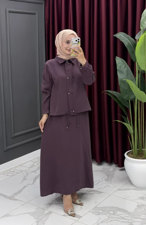 Kader Eteği Düğme Detaylı Takım- Mürdüm Kader Eteği Düğme Detaylı Takım- Mürdüm