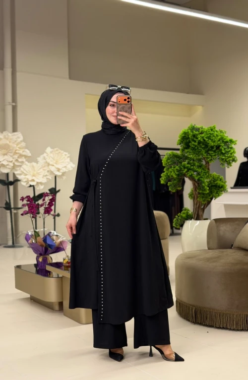 Özge Takım Siyah Ön siparişe açılmıştır 25 Haziran da 2026 çıkışı yapılabilir Özge Takım Siyah Ön siparişe açılmıştır 25 Haziran da 2026 çıkışı yapılabilir